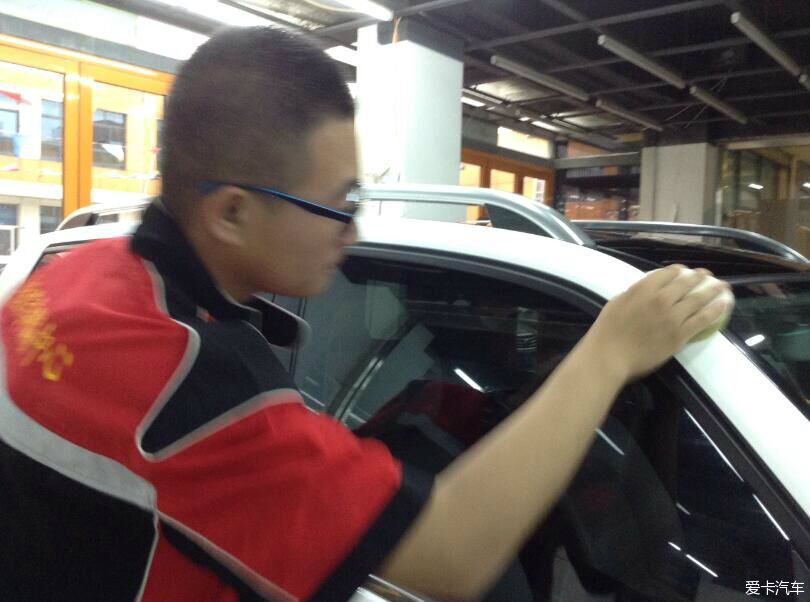 東營(yíng)美佳汽車(chē)服務(wù)中心 專(zhuān)業(yè)漆面護(hù)理，煥新奔馳GLK300的奪目光彩